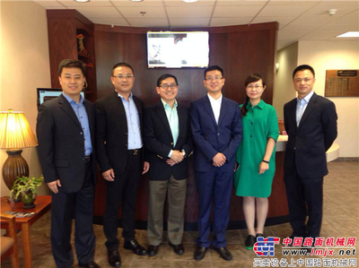 赴美考察紀(jì)實:眾鼎考察團近距離看捷爾杰-工程機械動態(tài)-中國路面機械網(wǎng)